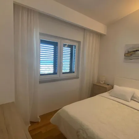 Mediterranean With Pool, Beach, Panoramic View - By Traveler Tourist Agency Krk - Id 2509 Vinjerac