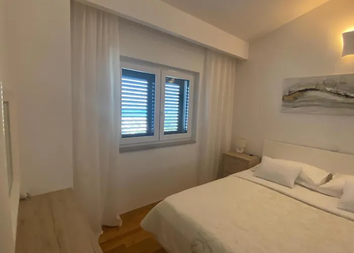 Mediterranean With Pool, Beach, Panoramic View - By Traveler Tourist Agency Krk - Id 2509 Vinjerac