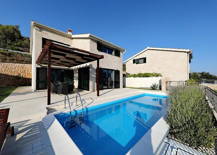 Mediterranean With Pool, Beach, Panoramic View - By Traveler Tourist Agency Krk - Id 2509
