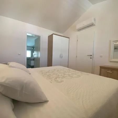 Mediterranean With Pool, Beach, Panoramic View - By Traveler Tourist Agency Krk - Id 2509 Vinjerac