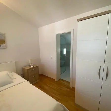 Vila Mediterranean With Pool, Beach, Panoramic View - By Traveler Tourist Agency Krk - Id 2509 Vinjerac