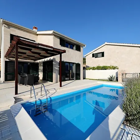 Mediterranean With Pool, Beach, Panoramic View - By Traveler Tourist Agency Krk - Id 2509